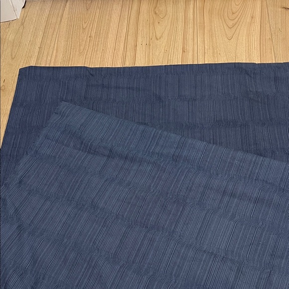 Calvin Klein Pillowcases from Bamboo Flowers Collection - Picture 2 of 4